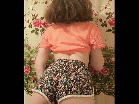 ❤️ Sexet ung babe laver en striptease ved at filme sine shorts på kamera ️❌ Fucking at da.makesexnotwar.ru ☑