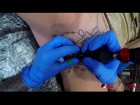 ❤️ Ekstremt tatoveret hottie Sully Savage fik en tatovering på sin klitoris ️❌ Fucking at da.makesexnotwar.ru ☑
