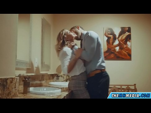 ❤️ Når en barmfagre blondine forfører dig på et offentligt toilet ️❌ Fucking at da.makesexnotwar.ru ☑
